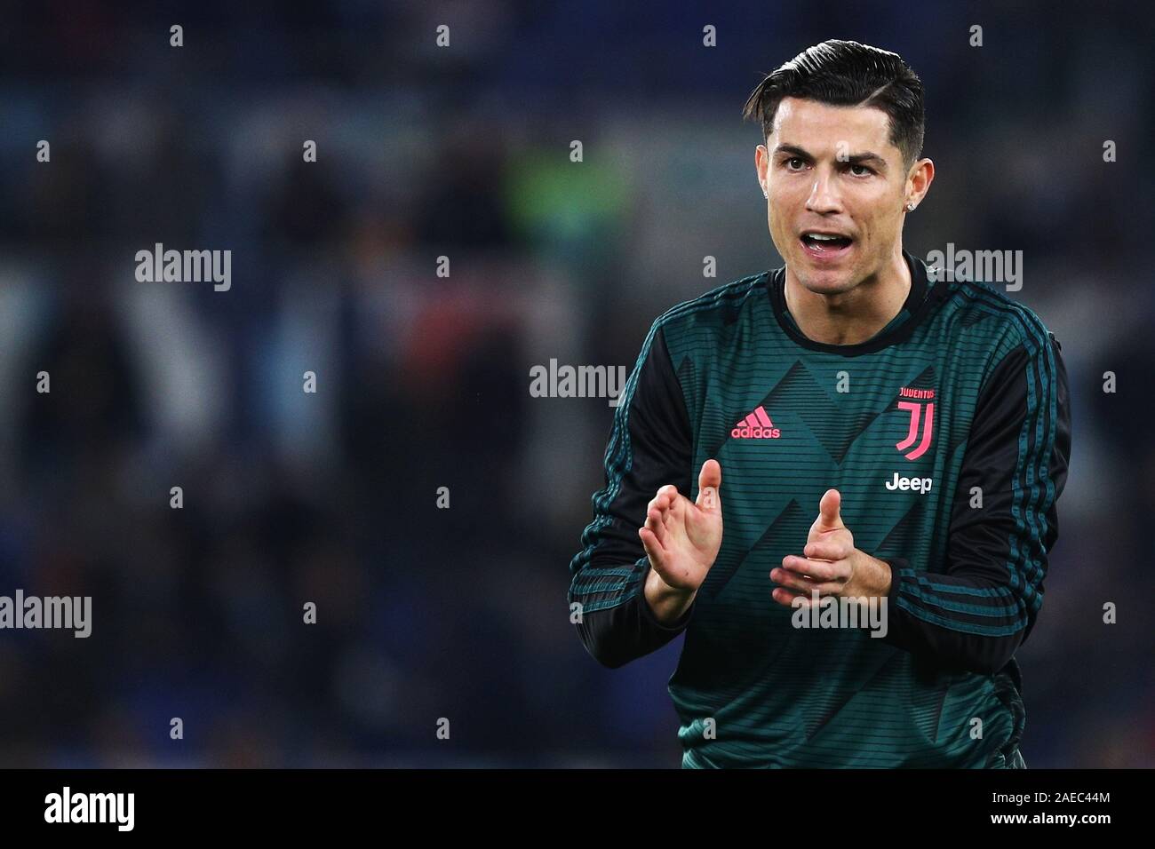 Cristiano Ronaldo von Juventus Turin Aufwärmen vor der Italienischen Meisterschaft in der Serie A Fußballspiel zwischen SS Lazio Rom und Juventus am 7. Dezember 2019 im Stadio Olimpico in Rom, Italien - Foto Federico Proietti/ESPA-Bilder Stockfoto