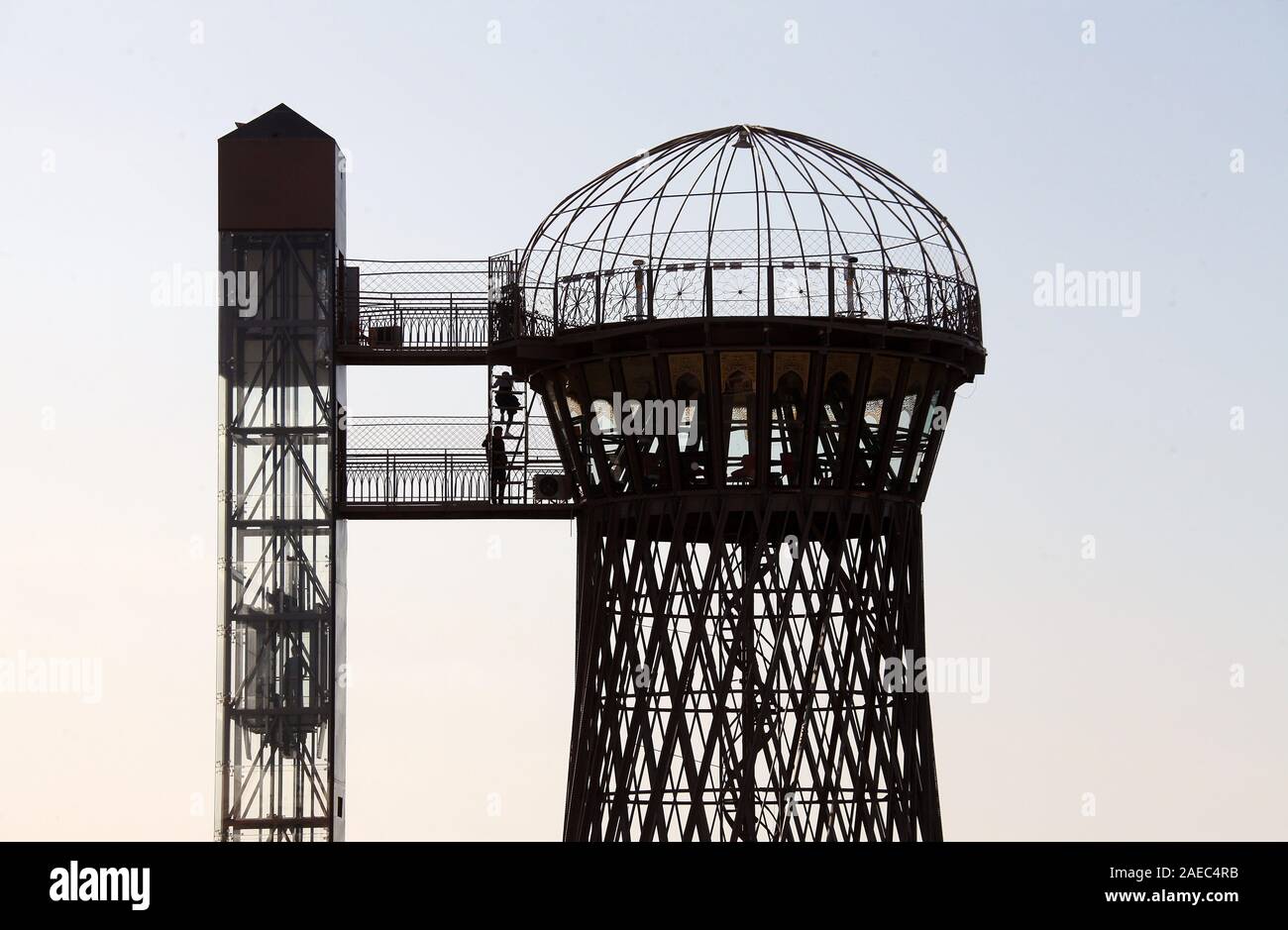 Shukhova Wasserturm in Buchara, die im Jahre 1927 erbaut und ist heute eine touristische Attraktion Stockfoto