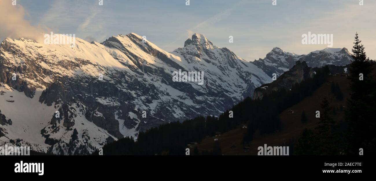 Die wunderschöne Berner Alpen Panoramablick südlich von Mürren, Schweiz. Stockfoto