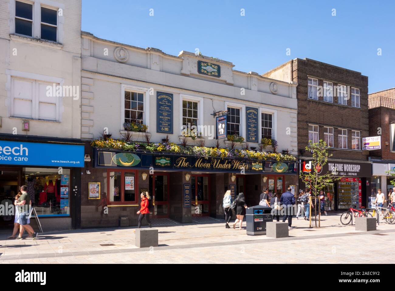 Der Mond unter Wasser, J D Wetherspoon, Wetherspoons, pub Public House, Watford, Hertfordshire, Großbritannien Stockfoto