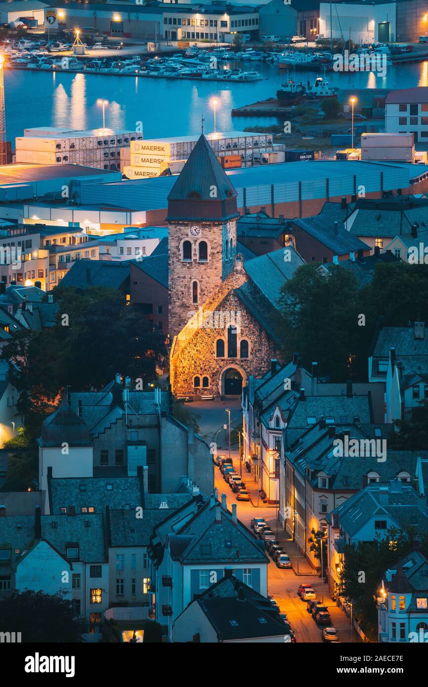 Kirche Alesund Stockfotos Und Bilder Kaufen Alamy