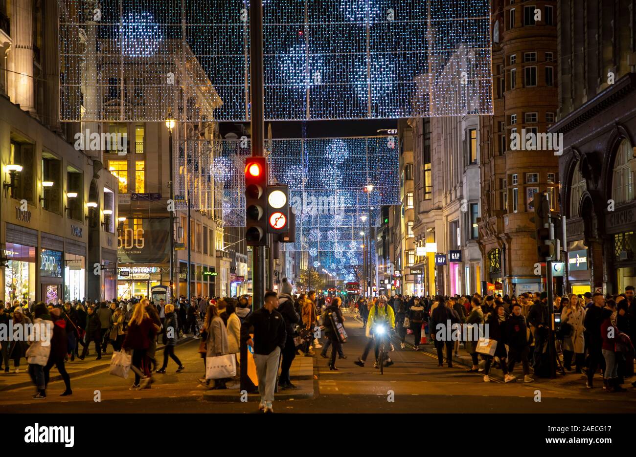 London, Weihnachtszeit, Einkaufsstraße Oxford Street, Licht Dekoration, Stockfoto