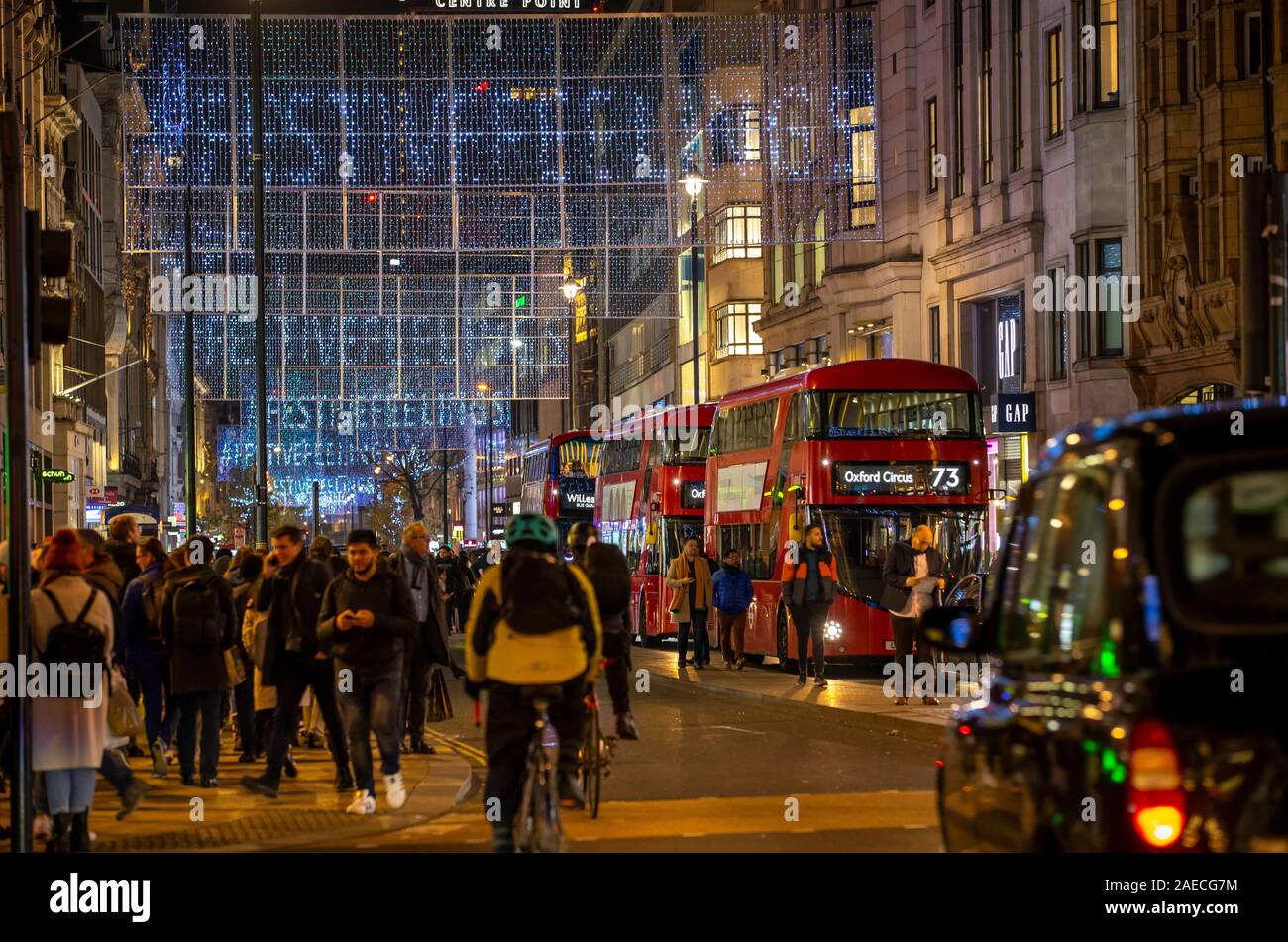 London, Weihnachtszeit, Einkaufsstraße Oxford Street, Licht Dekoration, Stockfoto