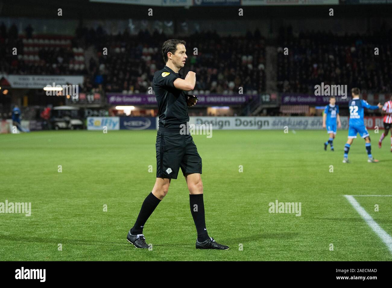 Rotterdam, Niederlande. 08 Dez, 2019. ROTTERDAM, 08-10-2019, Het Kasteel Stadium, der niederländischen Eredivisie, Saison 2019-2020, Schiedsrichter Richard Martens während des Spiels Sparta Rotterdam - Heracles Almelo Credit: Pro Schüsse/Alamy leben Nachrichten Stockfoto