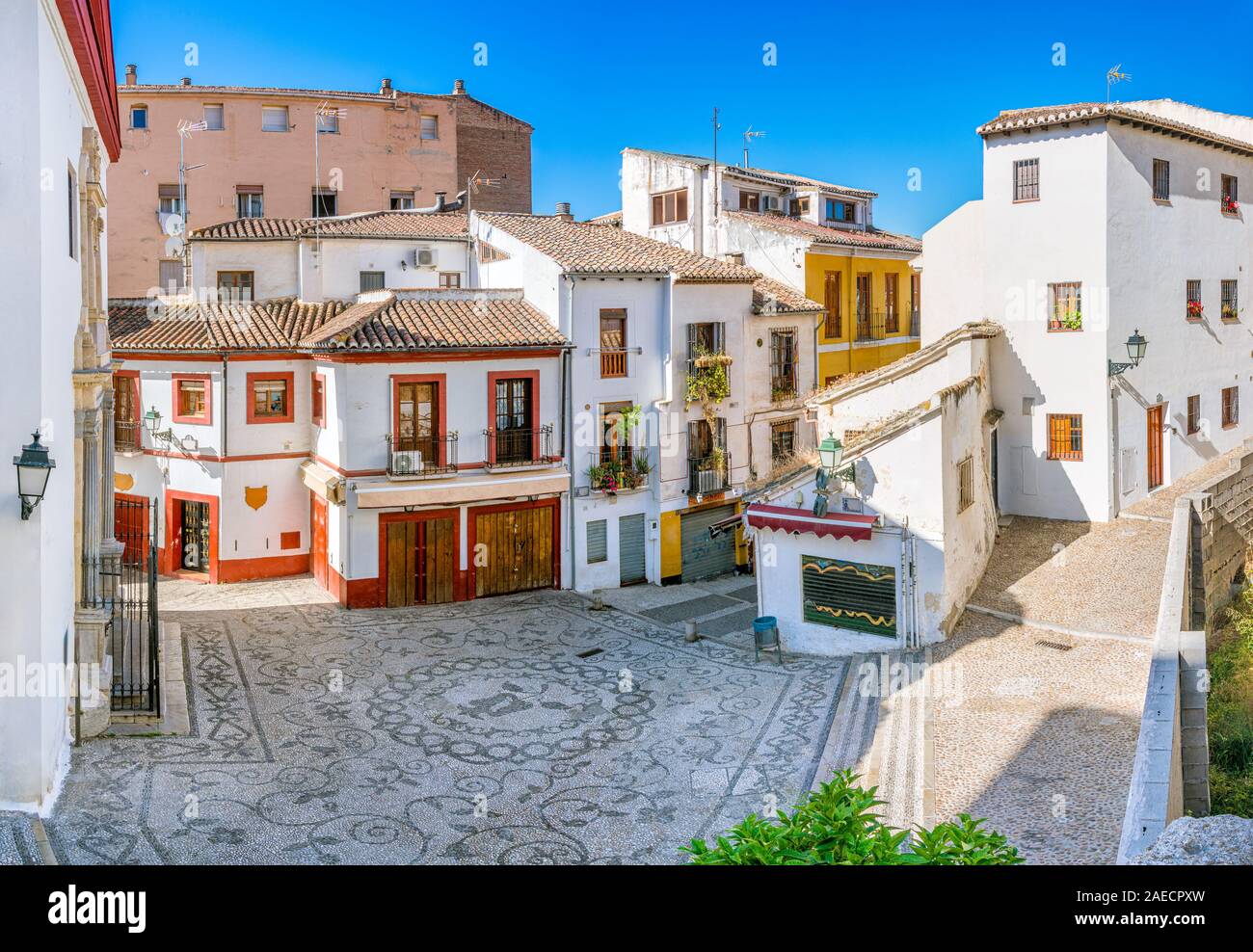 Das malerische Viertel Albaicin in Granada an einem sonnigen Nachmittag. Andalusien, Spanien. Stockfoto