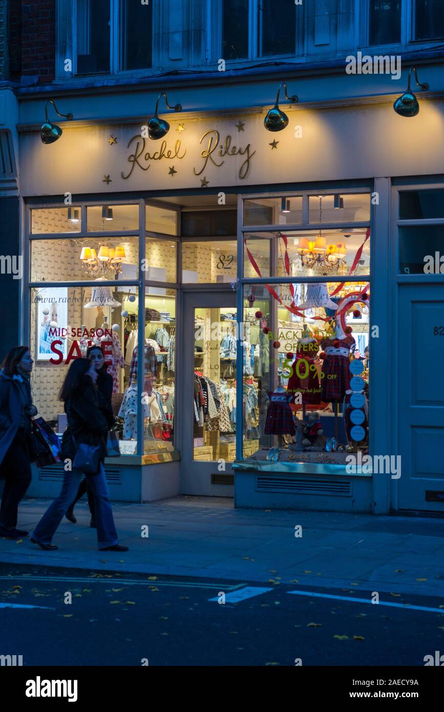 Rachel Riley Boutique, handgefertigte Kleidung mit Vintage Designs, für Kinder und Frauen, Marylebone High Street, London, England, Großbritannien Stockfoto