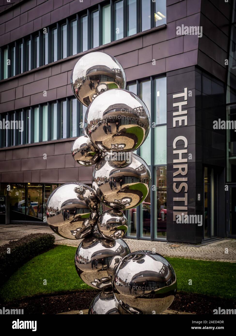 Skulptur außerhalb der Christie NHS-Krankenhaus Manchester UK Stockfoto