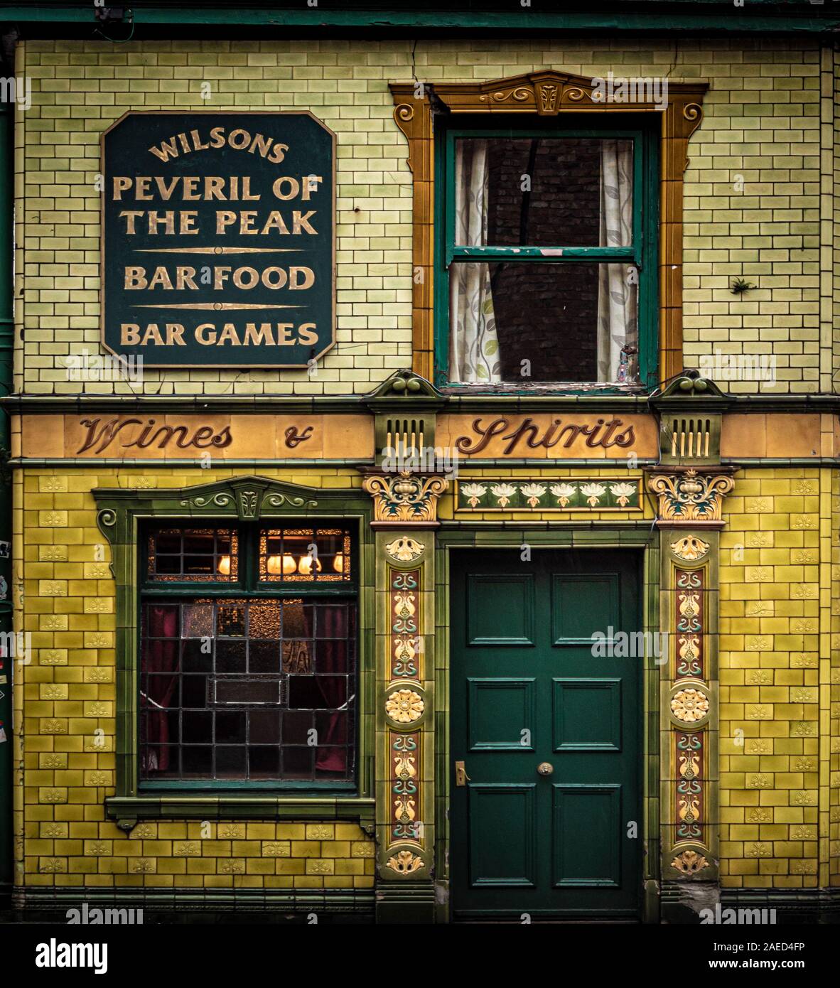 Peveril der Peak, einer der berühmtesten Pubs, stammt aus dem frühen 19. Jahrhundert und ist benannt nach einer Postkutsche, die verwendet werden Stockfoto