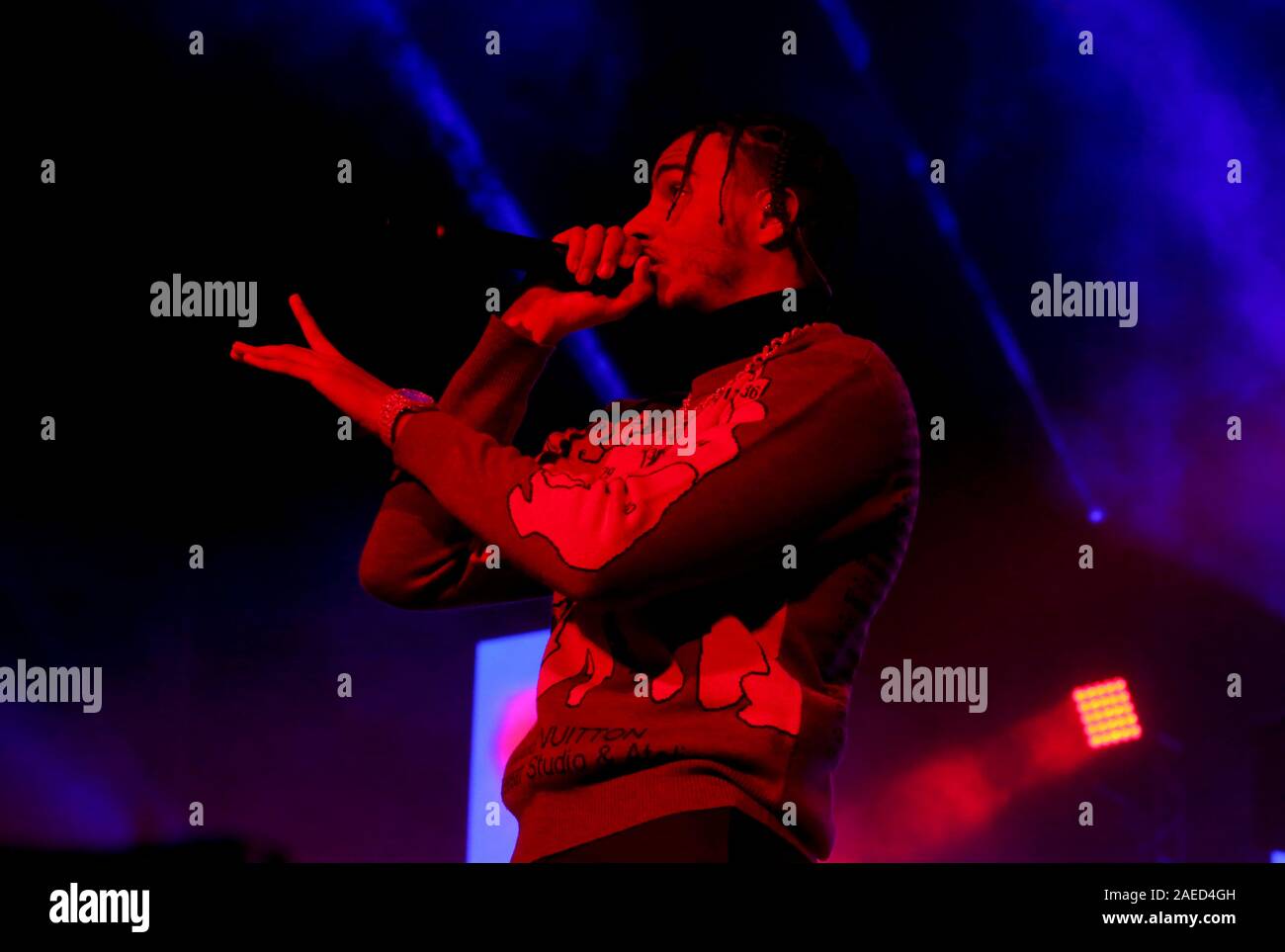 AJ Tracey führt auf der Bühne bei Tag zwei der Hauptstadt Jingle Bell Ball mit Sitz in der Londoner O2 Arena. Stockfoto