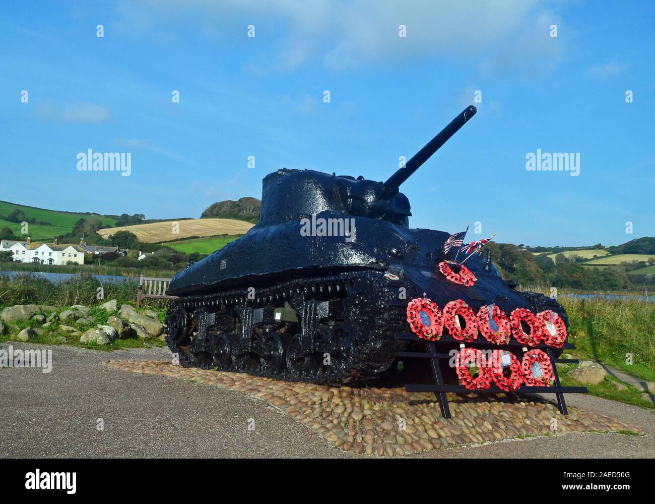 Sherman Panzer bei slapton Ley National Nature Reserve, slapton Sands, Denkmal für diejenigen, die in der Übung Tiger, Slapton starb, Devon, Großbritannien Stockfoto