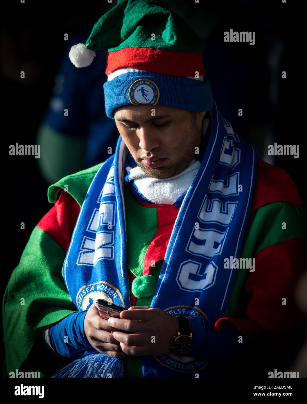 Kingston, UK. 08 Dez, 2019. Chelsea Frauen Unterstützer während der FAWSL Match zwischen Chelsea und Manchester City FC Frauen Frauen im Cherry Red Records Stadion, Kingston, England am 8. Dezember 2019. Foto von Andy Rowland. Credit: PRiME Media Images/Alamy leben Nachrichten Stockfoto