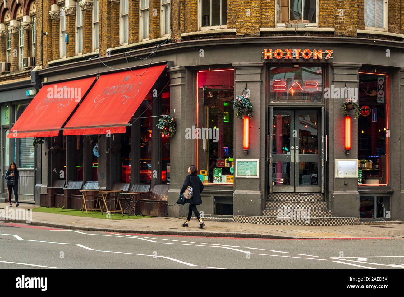 Hoxton Sieben/Hoxton 7 Bar im angesagten Hoxton Shoreditch Gebiet im Osten von London Stockfoto
