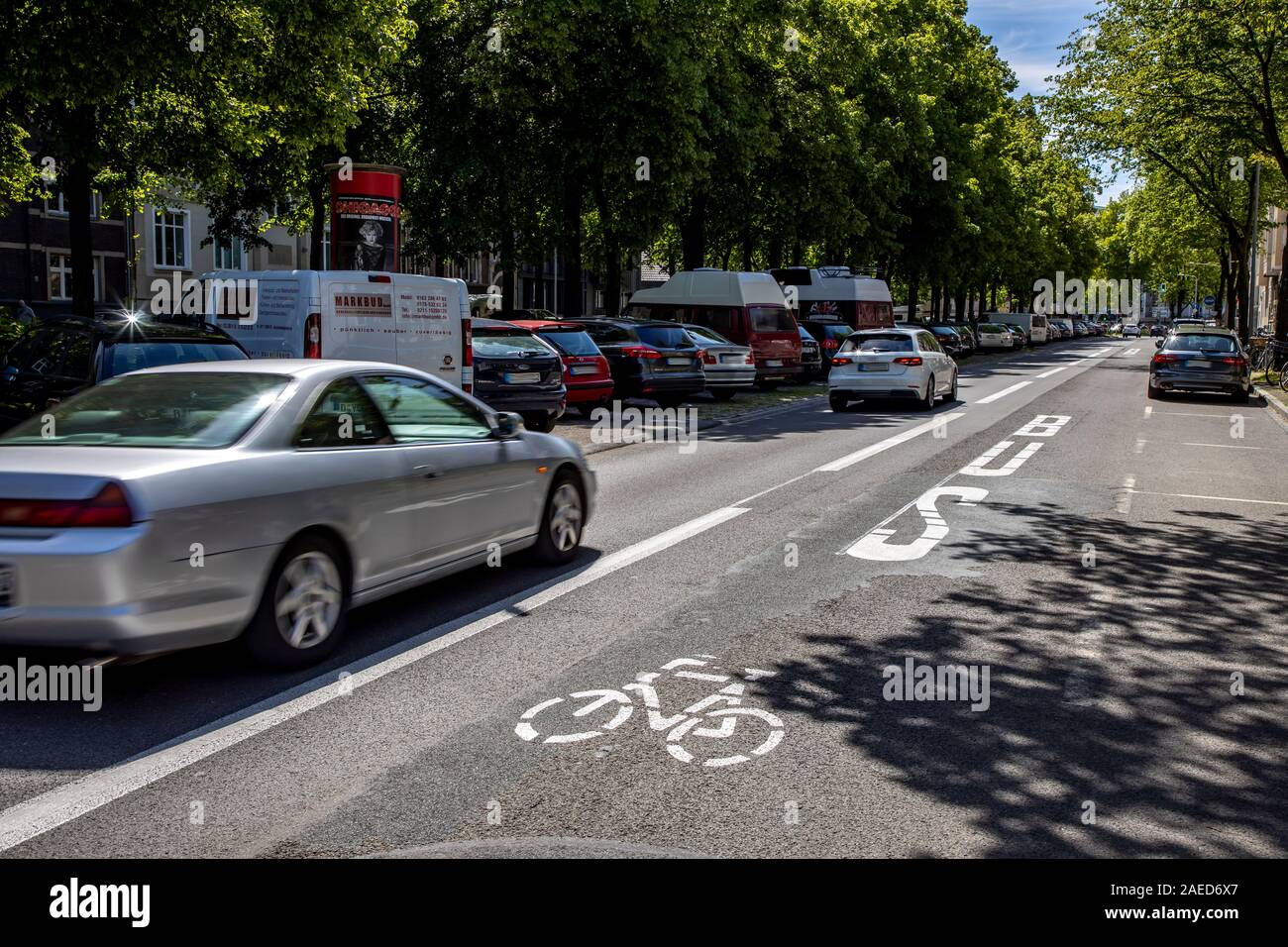 Düsseldorf, Umwelt Lane auf der Prinz-Georg-Straße, im Stadtteil Pempelfort, nur Taxis, Radfahrer, Busse und e-Autos sind erlaubt in t zu fahren Stockfoto