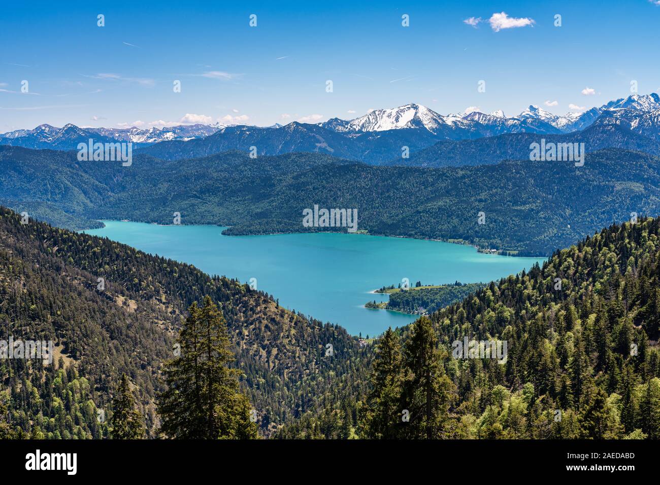 Blick auf den See Walchensee in den Alpen von Bayern, Deutschland Stockfoto