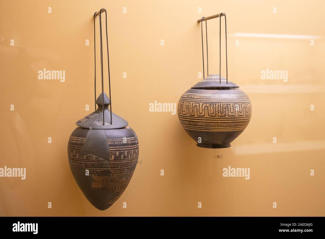 Spitz und üblichen alte Pyxis mit Deckel aus Athen Griechenland Stockfoto