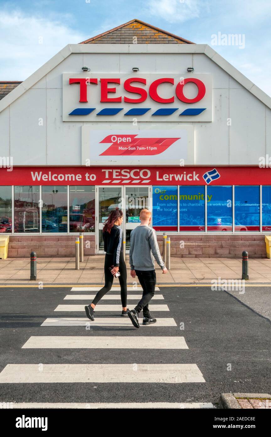 Die Niederlassung in Lerwick, Shetland, ist die nördlichste Supermarkt Tesco in Großbritannien. Stockfoto