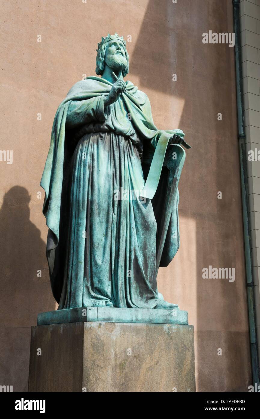 König David Statue außerhalb der Kirche Unserer Lieben Frau in Kopenhagen, Dänemark. Stockfoto