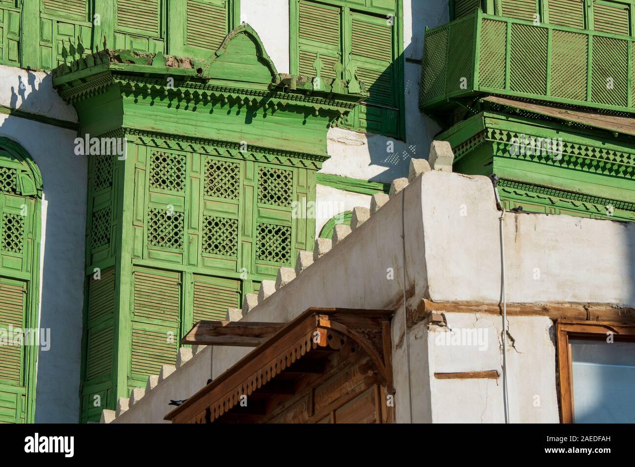 Nahaufnahme der grünlich Noorwali coral Stadthaus im Souk Al Alawi Straße im historischen Zentrum der Stadt Al Balad, Jeddah, Saudi-Arabien Stockfoto