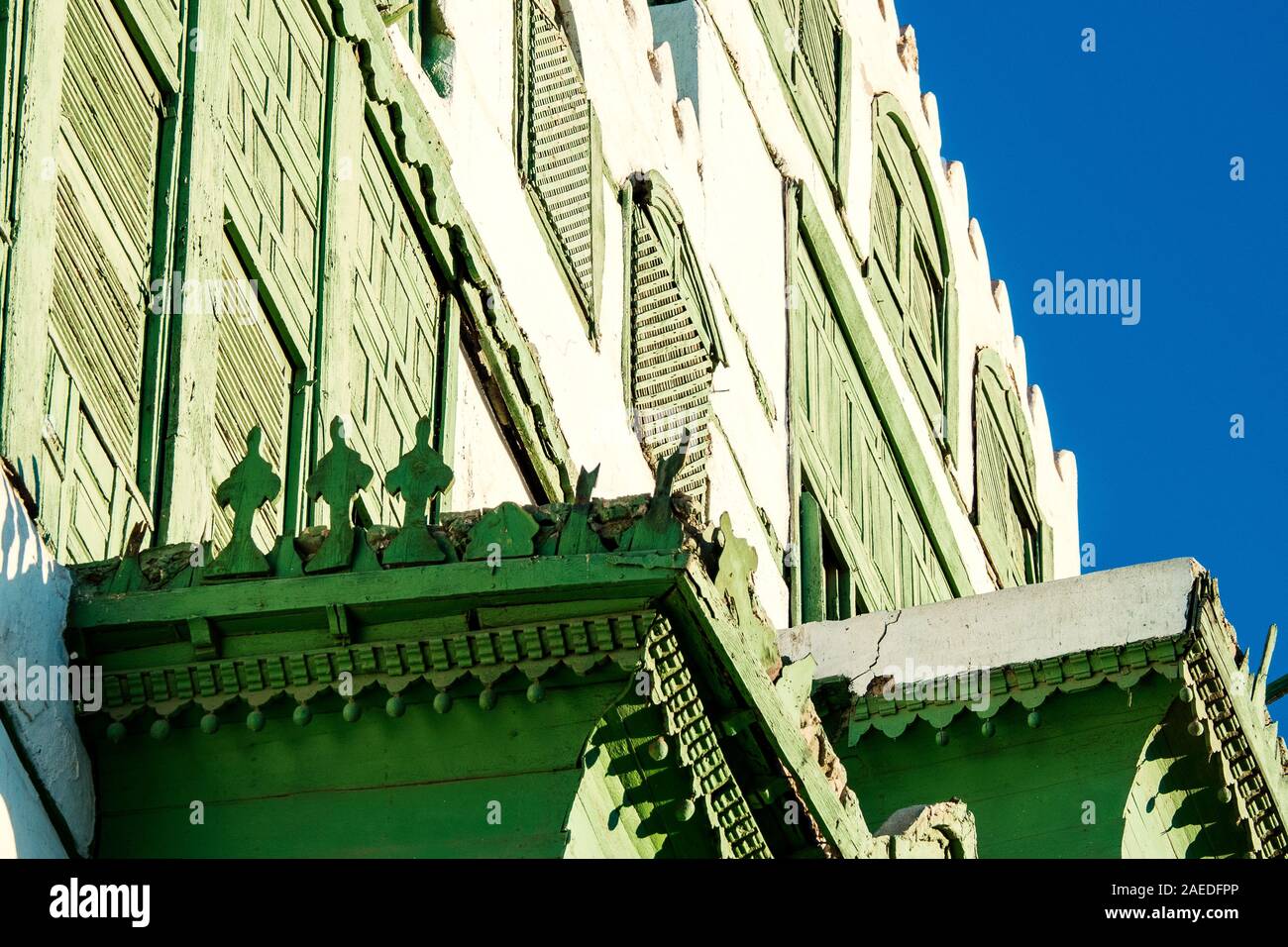 Nahaufnahme der grünlich Noorwali coral Stadthaus im Souk Al Alawi Straße im historischen Zentrum der Stadt Al Balad, Jeddah, Saudi-Arabien Stockfoto