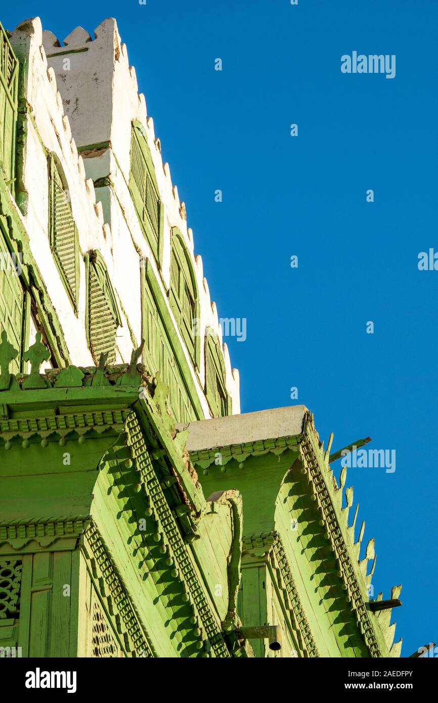 Nahaufnahme der grünlich Noorwali coral Stadthaus im Souk Al Alawi Straße im historischen Zentrum der Stadt Al Balad, Jeddah, Saudi-Arabien Stockfoto