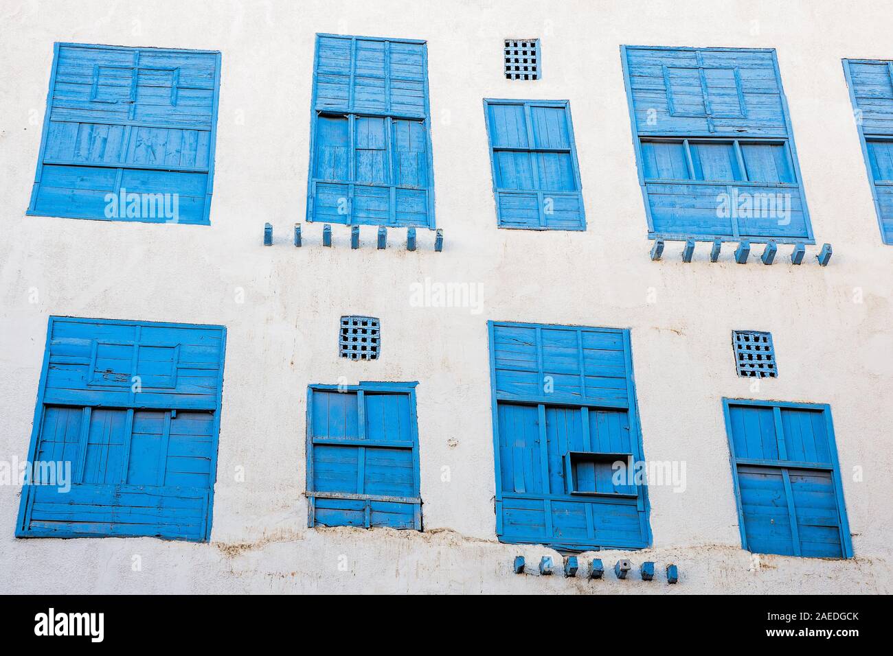 Außenansicht eines kürzlich renovierten traditionellen Wohngegend Stadthaus in der historischen Altstadt Al Balad, Jeddah, Saudi-Arabien Stockfoto