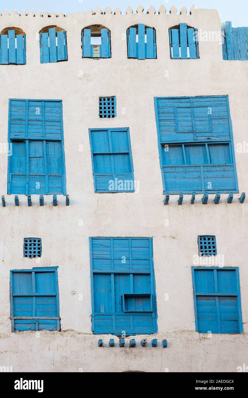 Außenansicht eines kürzlich renovierten traditionellen Wohngegend Stadthaus in der historischen Altstadt Al Balad, Jeddah, Saudi-Arabien Stockfoto