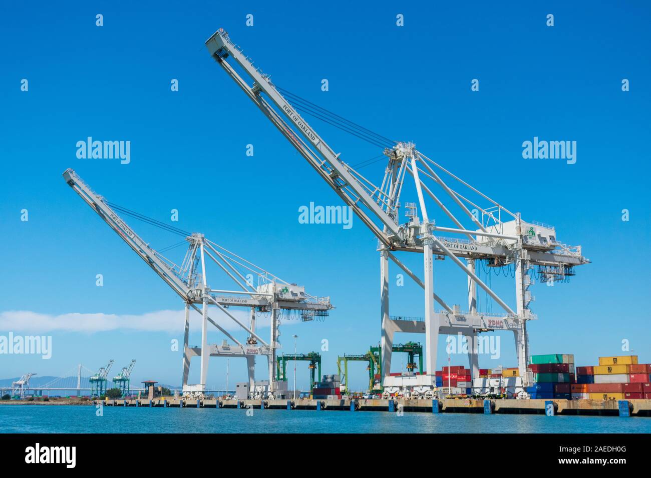 Ship-to-shore Portalkran am Oakland International Container Terminal gebaut Zhen Hua Port Machinery Company und von Stauereidiensten von Am verwaltet Stockfoto