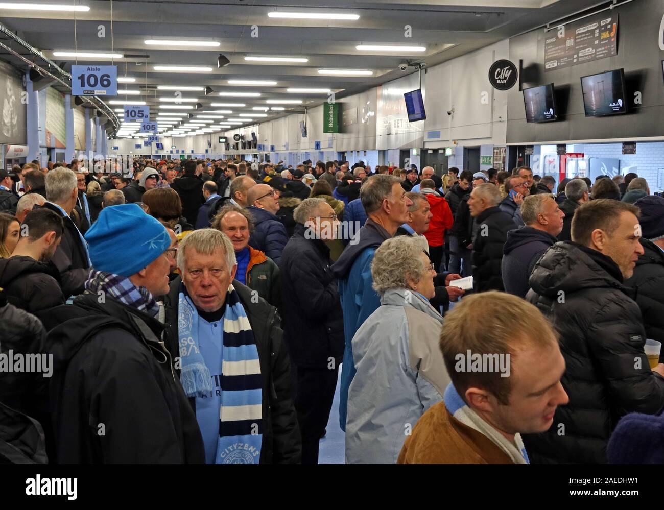 MCFC-Fans, Etihad Stadium, Manchester City Football Club, Spiel Stockfoto