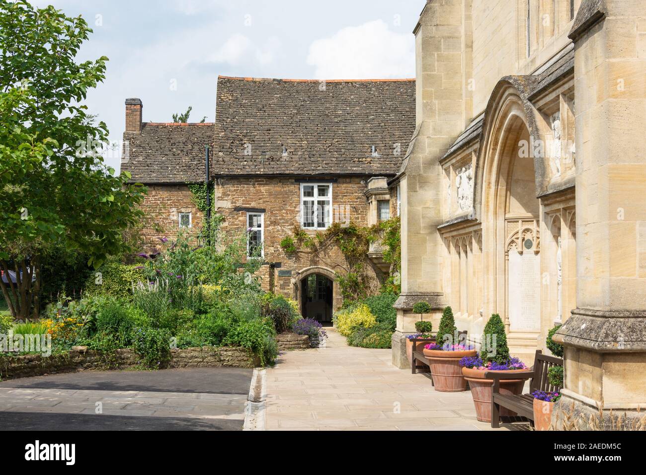 College House und Kapelle, Oakham School, Kapelle schließen, Market Place, Oakham, Rutland, England, Vereinigtes Königreich Stockfoto