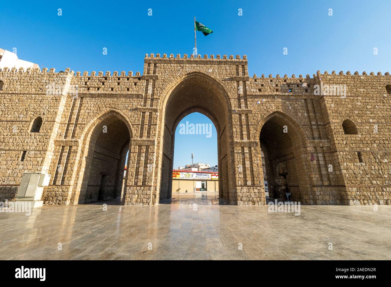 Außenansicht des gemauerte Makkah Gate oder Baab Makkah, ein altes Stadttor am Eingang der Altstadt (Al Balad) von Jeddah, Saudi Arabien Stockfoto