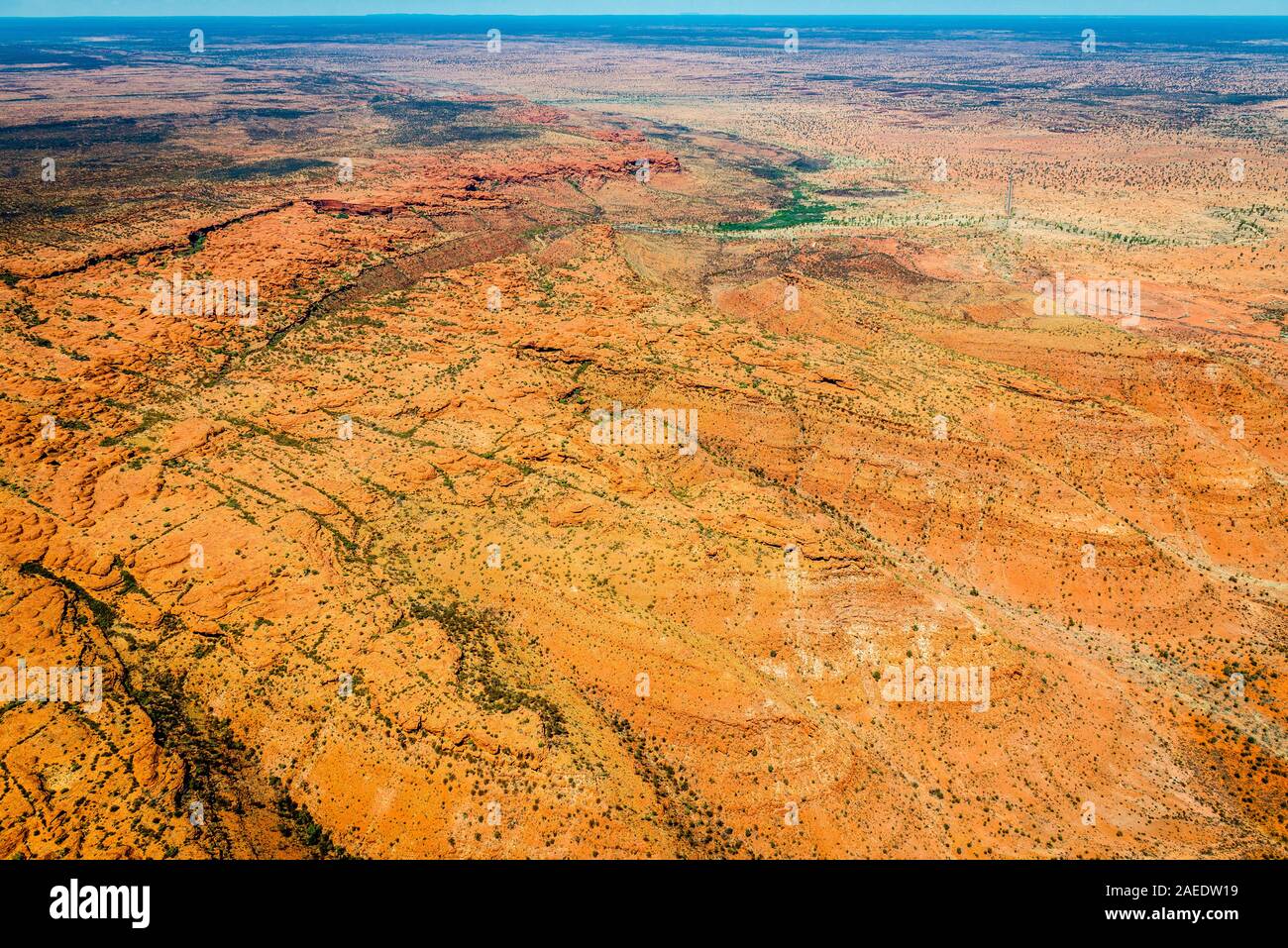 Luftaufnahme des Kings Canyon und die umliegenden George Gill reicht in der entlegenen nördlichen Gebiet im Zentrum von Australien. Stockfoto