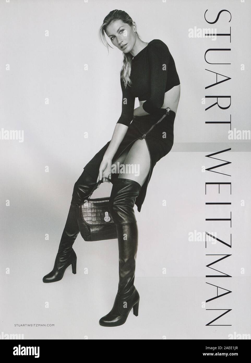 Plakat werbung Stuart Weitzman schuhe Mode mit Gisele Bundchen im Magazin  von 2015, Werbung, kreative Stuart Weitzman 2010 s Anzeige Stockfotografie  - Alamy