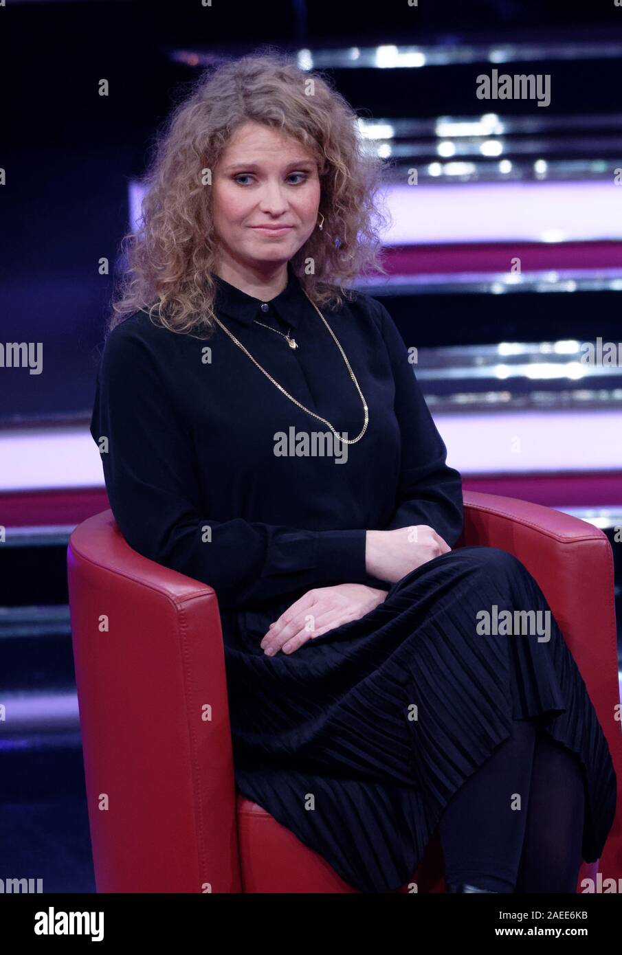Köln, Deutschland. 09 Dez, 2019. Christina Feist sitzt am RTL