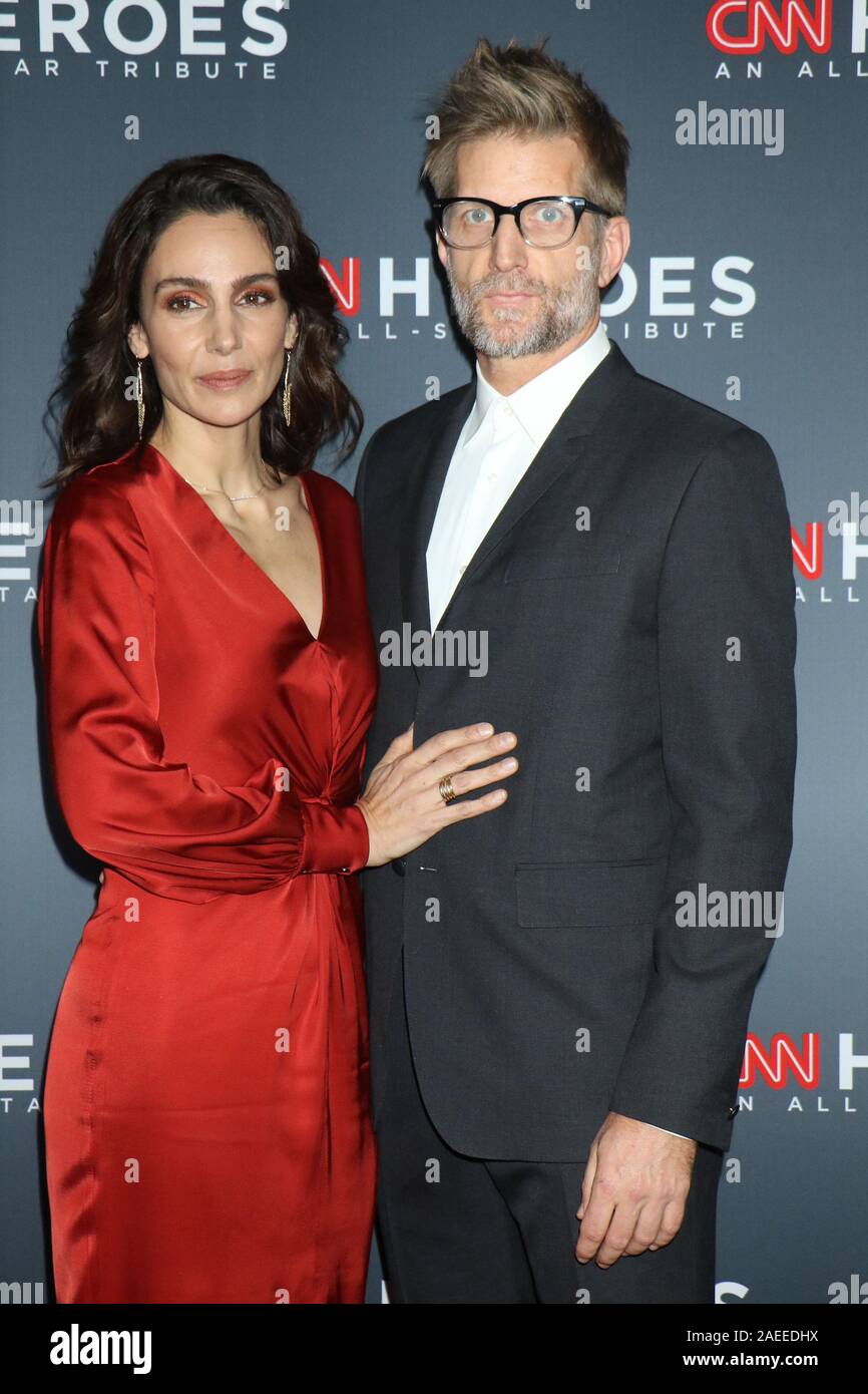 New York, NY, USA. 8 Dez, 2019. Annie Parisse und Paul Funken auf der 13. jährlichen CNN Helden: Ein All-Star Tribute im Amerikanischen Museum für Naturgeschichte in New York City am 8. Dezember 2019. Credit: Rw/Medien Punch/Alamy leben Nachrichten Stockfoto