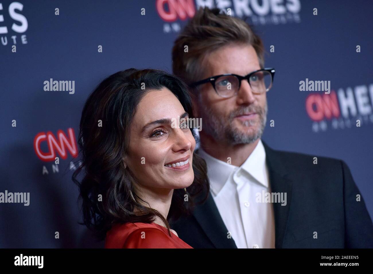 (L - R) Annie Parisse und Paul Funken nehmen an der 13. jährlichen CNN Helden im Amerikanischen Museum für Naturgeschichte in New York, NY, 8. Dezember 2019. (Foto von Anthony Behar/Sipa USA) Stockfoto