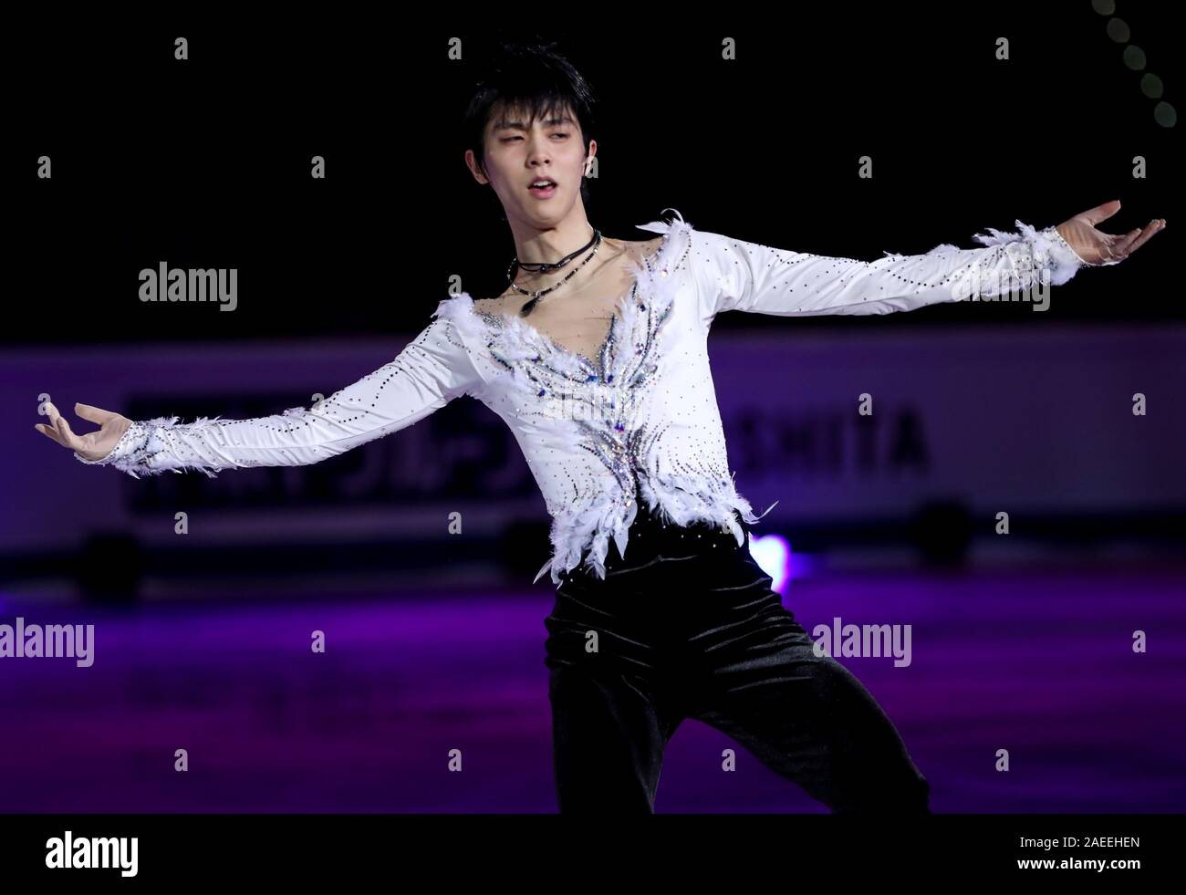 Turin, Italien. 8 Dez, 2019. Yuzuru Hanyu von Japan führt während der Gala Ausstellung der International Skating Union (ISU) Grand Prix Finale in Turin, Italien, 8. Dezember, 2019. Credit: Cheng Tingting/Xinhua/Alamy leben Nachrichten Stockfoto