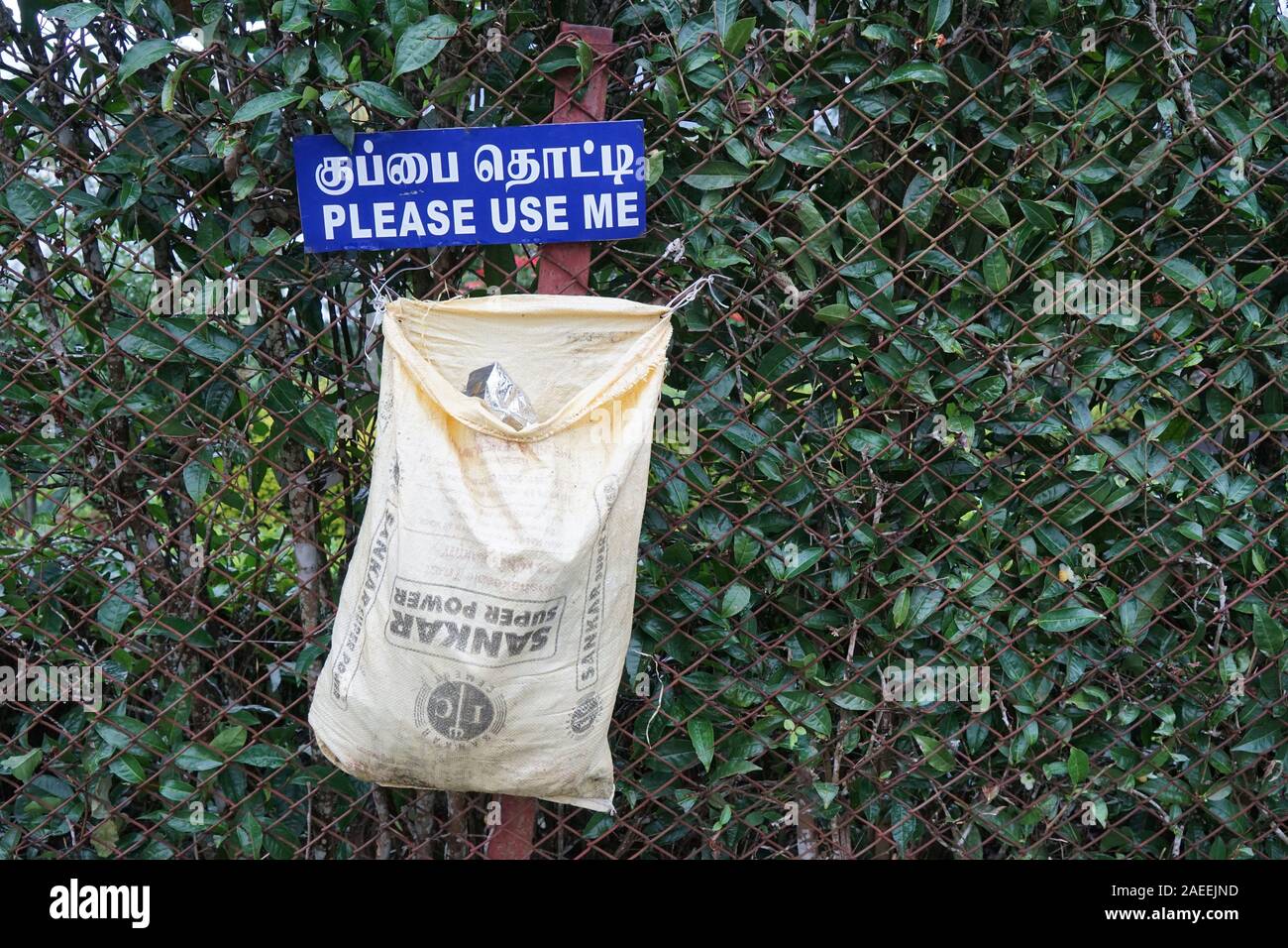 Müllabfuhr Sack, Kaffee Nest Resort, Singara Immobilien, Coonoor, Nilgiris, Tamil Nadu, Indien Stockfoto