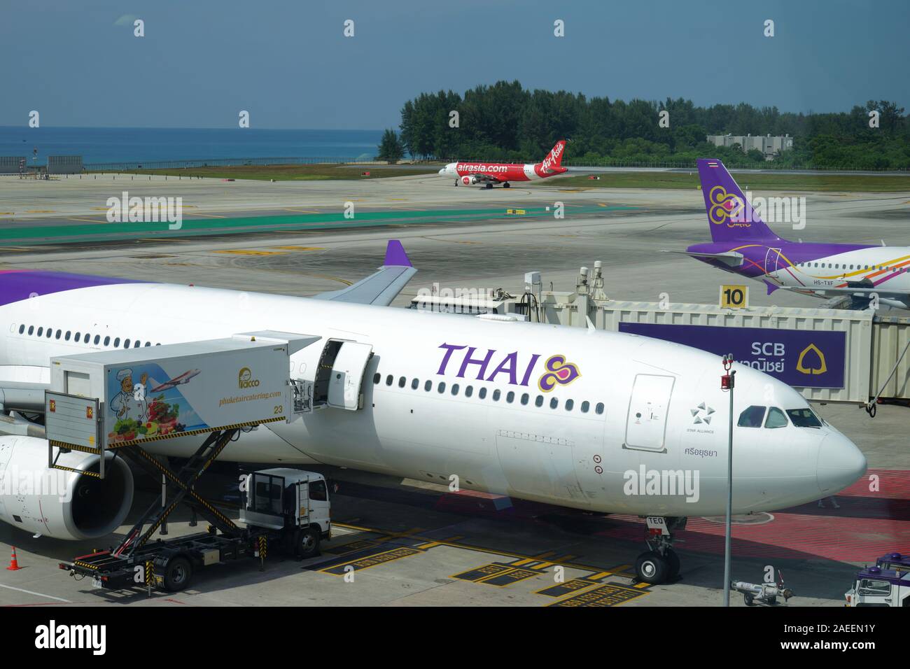 Thai Airways Flugzeuge, zum Internationalen Flughafen Phuket, Thailand, Asien Stockfoto