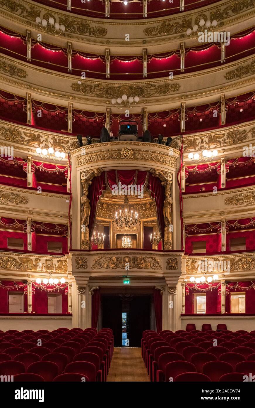 Weltberühmte Mailänder Scala (Teatro alla Scala, 1778) - eine Oper in Mailand. Stockfoto