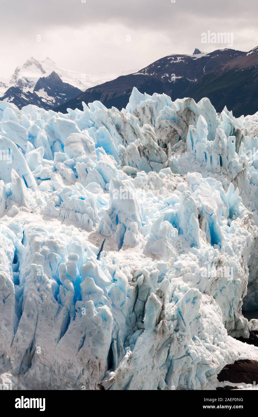 Nahaufnahme der Gletscher Perito Moreno in Los Glacieres Nationalpark in Argentinien Stockfoto