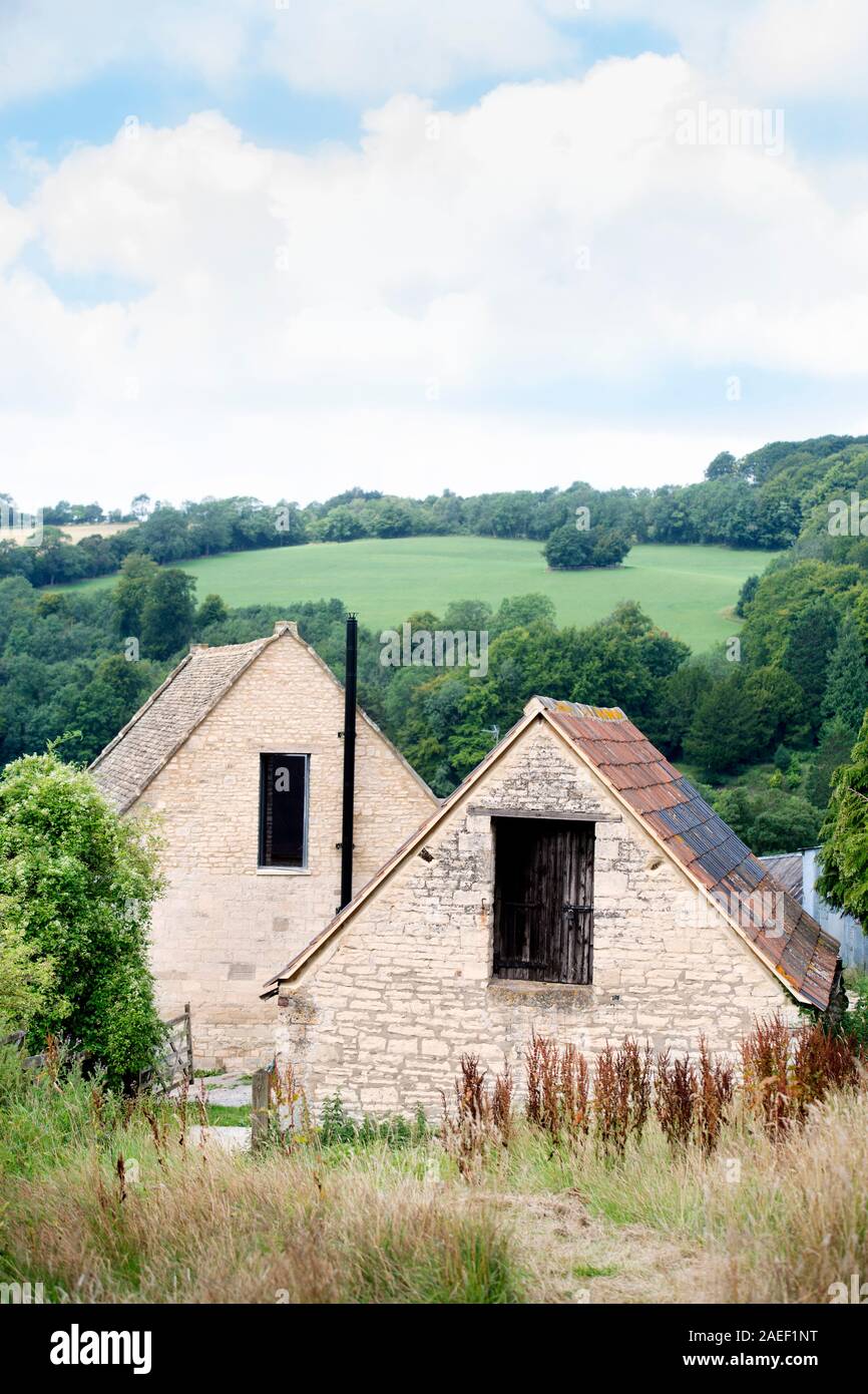 Zwei Scheunen, von denen hat man in der Nähe von Stroud, Gloucestershire, UK renoviert worden Stockfoto