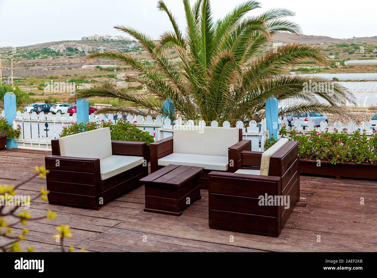 Schöne Anlage mit komfortablen Sofas auf der schönen Hintergrund zu entspannen. Stockfoto