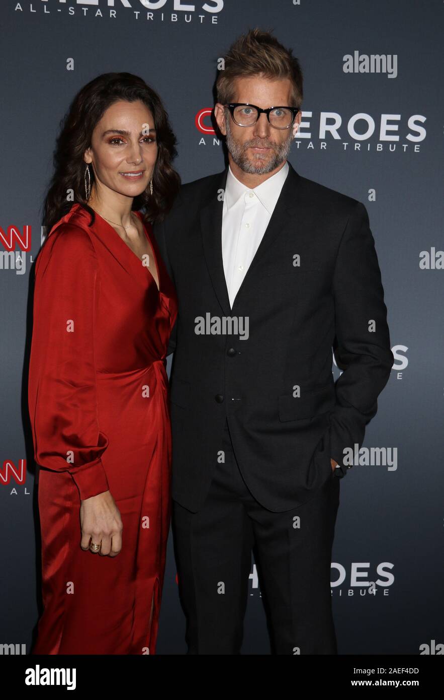 Dezember 8, 2019, New York City, New York, USA: Schauspieler ANNIE PARISSE und Paul Funken nehmen an der 13. jährlichen CNN Helden: Ein All-Star Tribute gehalten am American Museum of Natural History. (Bild: © Nancy Kaszerman/ZUMA Draht) Stockfoto
