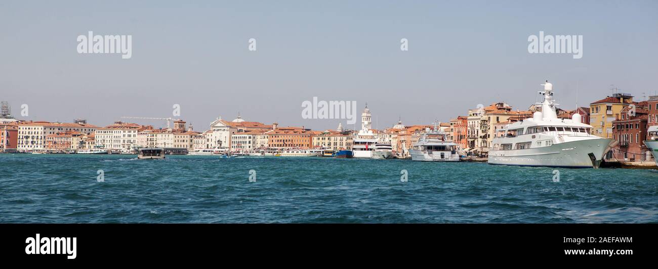 Grand Canal in Venedig, Italien. Bild der Basilika di San Giogio Maggiore in Venedig bei Tag. Lange Belichtung Foto. Venedig, Italien. Stockfoto Grand Canal in Venedig, Italien. Bild der Basilika di San Giogio Maggiore in Venedig bei Tag. Lange Belichtung Foto. Venedig, Italien. Stockfoto