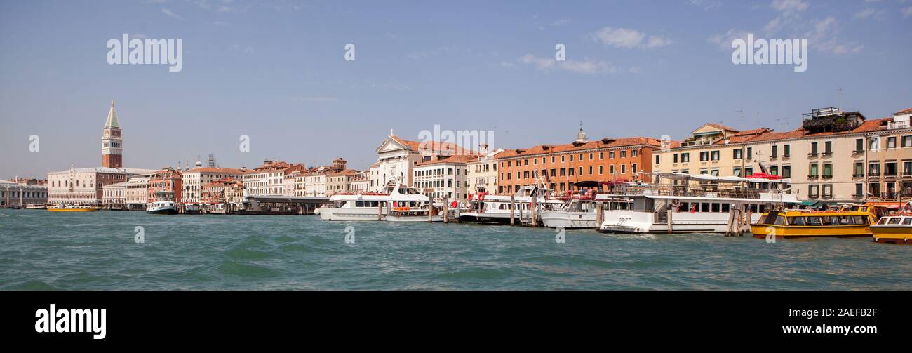 Blick auf die Basilika di San Giogio Maggiore in Venedig (Italien) im Sommer Tag. Schöne und tolle Aussicht. Stockfoto Blick auf die Basilika di San Giogio Maggiore in Venedig (Italien) im Sommer Tag. Schöne und tolle Aussicht. Stockfoto