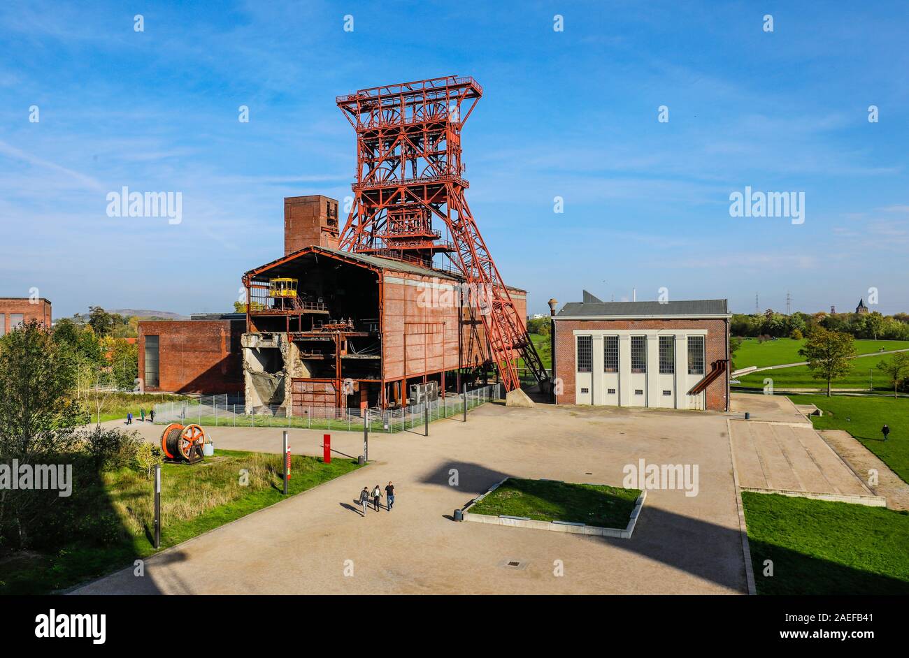 Gelsenkirchen, Ruhrgebiet, Nordrhein-Westfalen, Deutschland - Industriedenkmal Konsolidierung Colliery, Consol-Park, förderturm Schacht 9 und Maschine Stockfoto