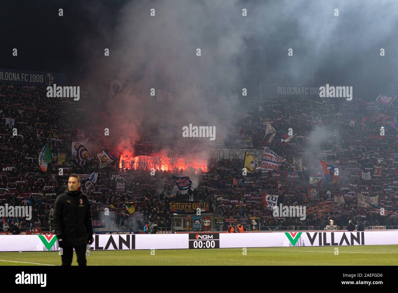 Dezember 8, 2019, Bologna, Italien: Fans bolognaduring Bologna gegen Mailand, italienische Fußball Serie A Männer Meisterschaft in Bologna, Italien, 08. Dezember 2019 - LPS/Francesco Scaccianoce (Credit Bild: © Francesco Scaccianoce/LPS über ZUMA Draht) Stockfoto