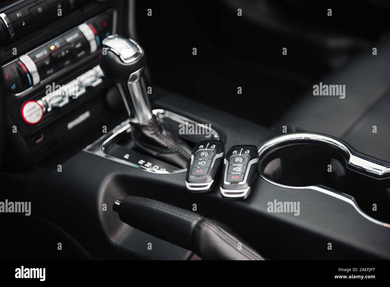 Kaunas, Litauen - 4. Mai 2019: Ford Mustang GT grau schwarzen Interieur Stockfoto
