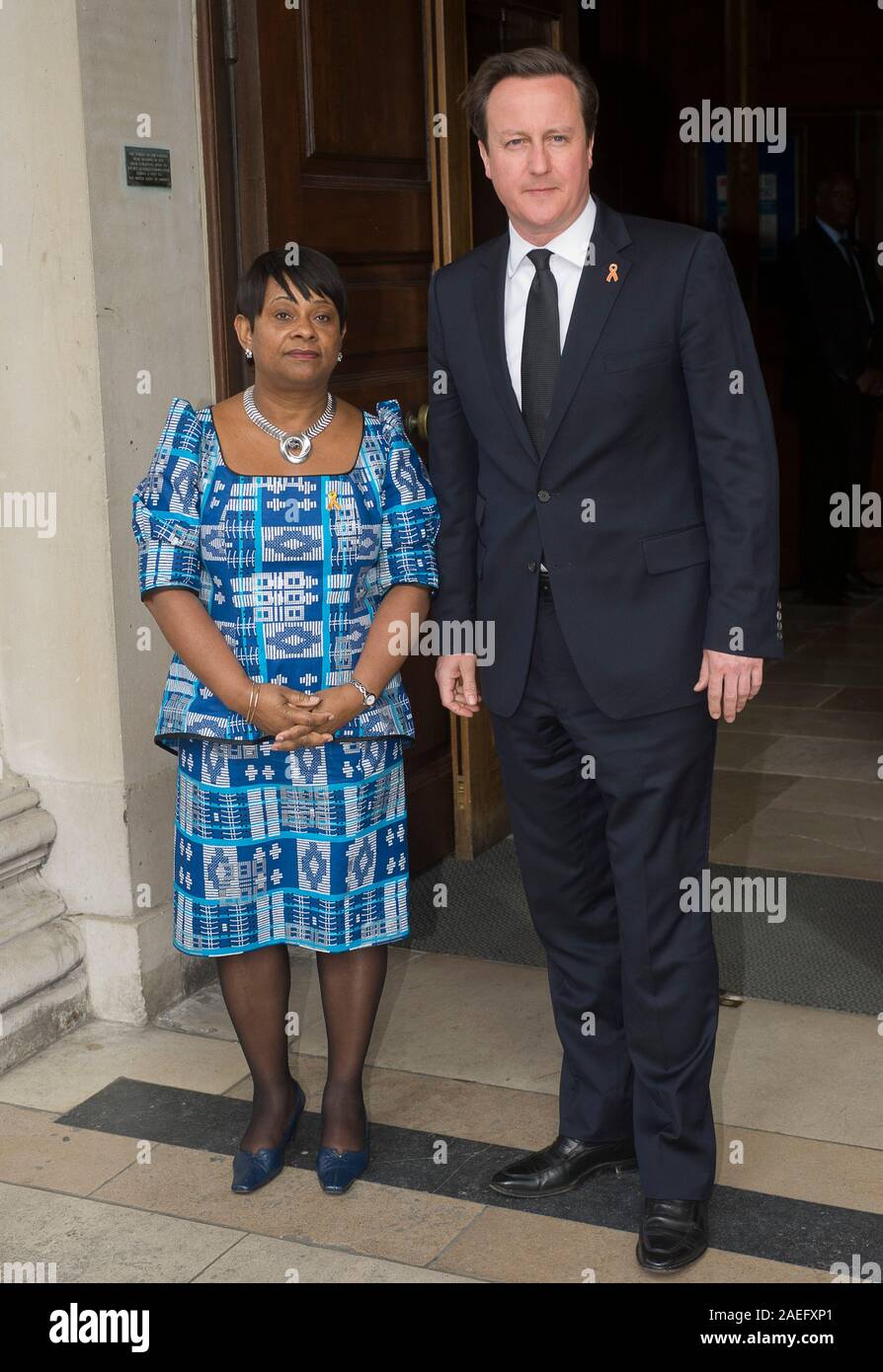 Doreen Lawrence mit dem Premierminister David Cameron am 20. Jahrestag gedenken an den Tod von Stephen Lawrence. Stockfoto