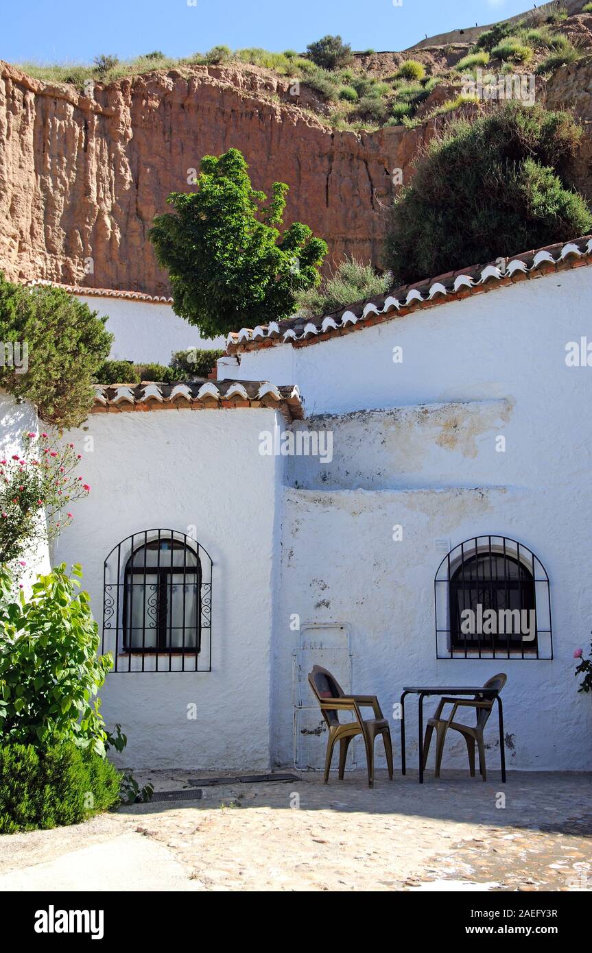 Höhle Wohnungen in Höhlenwohnungen Viertel (Barrio de Las Cuevas), Guadix, Provinz Granada, Andalusien, Spanien, Europa. Stockfoto